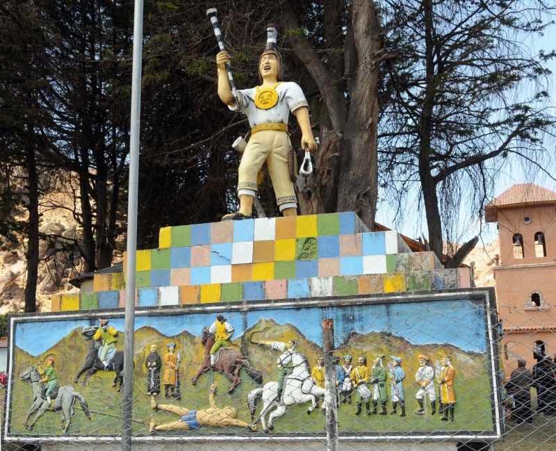 Statue Túpac Kataris