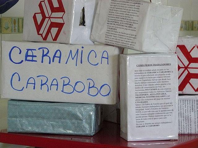 Spendenkartons zur Unterstützung der Ceramica-Arbeiter