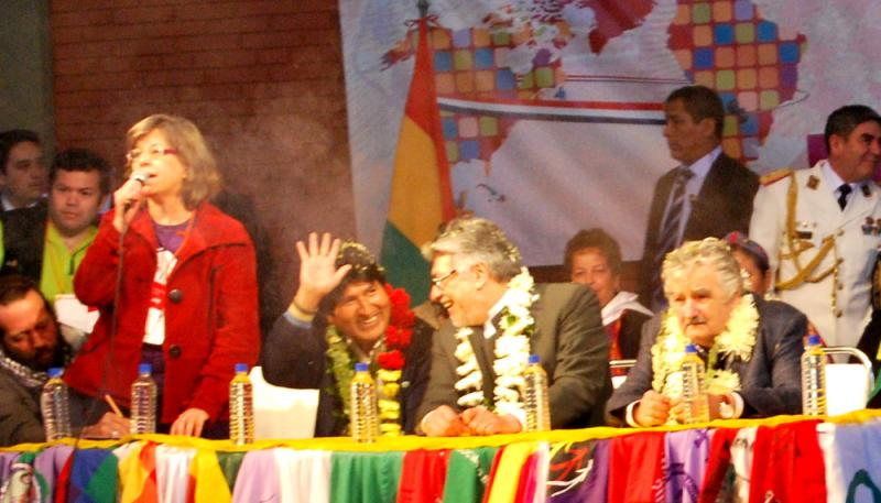 Die Vollversammlung arbeitete eine Erklärung aus, die den Präsidenten von Bolivien, Paraguay und Uruguay, Evo Morales, Fernando Lugo und José "Pepe" Mujica, überreichte wurde
