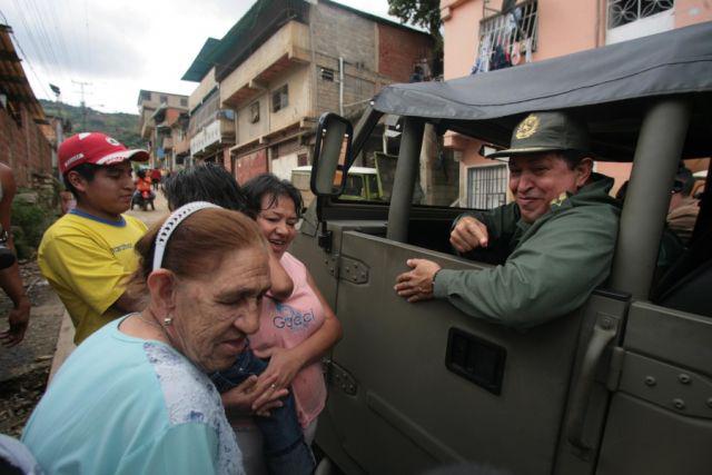 Präsident Chávez im Jeep unterwegs in La Pedrera