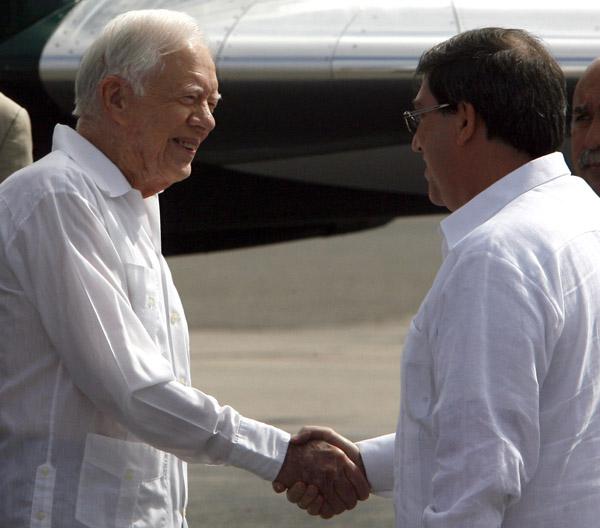 Der kubanische Außenminister Bruno Rodríguez Parrilla begrüsst Carter