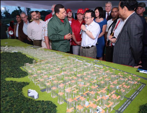 Chávez und seine internationalen Partner präsentieren das Projekt
