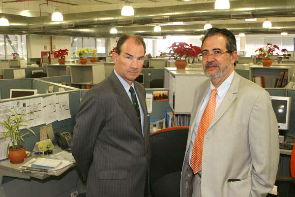 US-Botschafter Patrick Duddy und Miguel Henrique Otero in der Redaktion der Tageszeitung El Nacional (2008)
