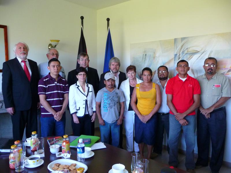 Deutsche Delegation bei einem Treffen in Tegucigalpa mit Vertretern der Kleinbauernbewegungen von Bajo Aguán