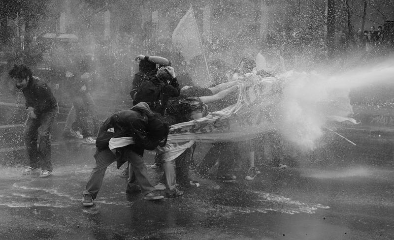 Wasserwerfer gegen Demonstranten in Santiago de Chile