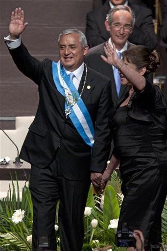 Präsident Pérez Molina und Ehefrau bei Vereidigung