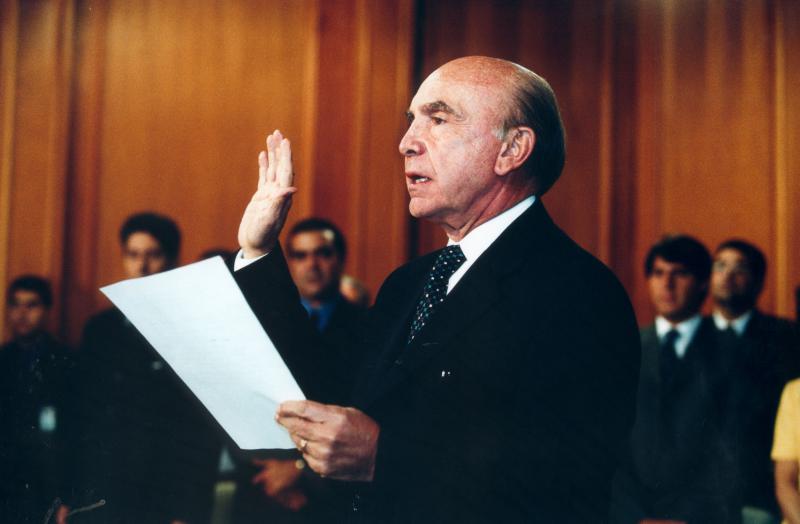 "Wichtige Schlacht gegen den Totalitarismus": Putschpräsident Pedro Carmona bei seiner Vereidigung im April 2002 Pedro Carmona beim Putsch 2002