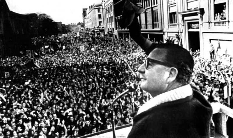 Allende bei einer Ansprache nach dem Wahlsieg