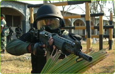 Mitglied einer Spezialeinheit in El Salvador