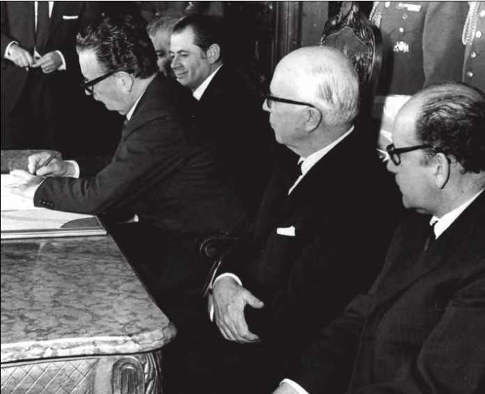 Allende unterschreibt das Gesetz zur Nationalisierung des Kupfers (Juli 1971)