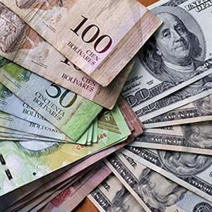 Bolívar- und Dollar-Scheine