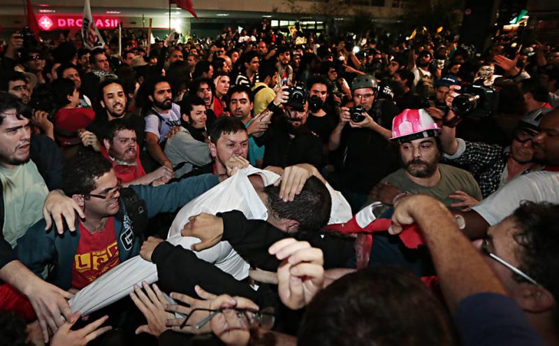 Auseinandersetzungen zwischen Demonstranten auf der Demonstration in São Paulo von der Nacht vom 20. auf den 21. Juni
