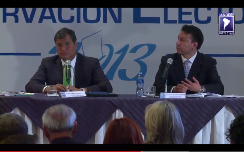 Präsident Correa erläutert das Programm des Regierungsbündnisses Alianza Pais