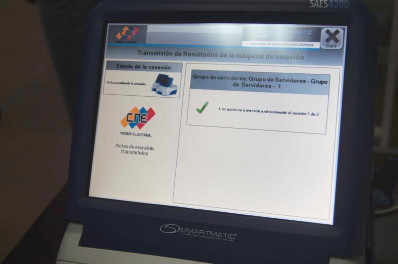 Auf dem Bildschirm des Wahlcomputers bestätigt der Server des CNE den Eingang des Ergebnisses von dieser Maschine. Auf dem Bildschirm des Wahlcomputers bestätigt der Server des CNE den Eingang des Ergebnisses von dieser Maschine.