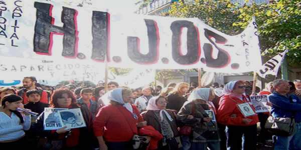 Protestaktion der Menschrechtsorganisation HIJOS