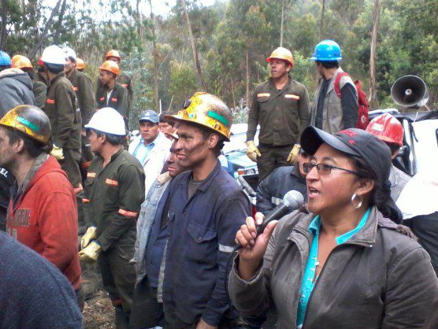 Streikende Mitglieder der Bergarbeitervereinigung Marmato