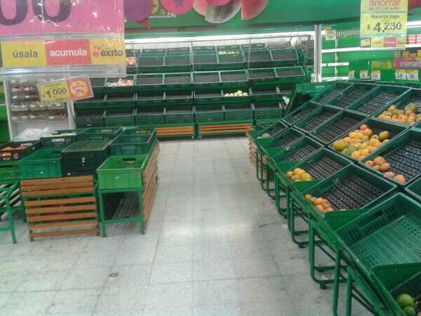 Leere Regale in den Supermärkten von Popayán