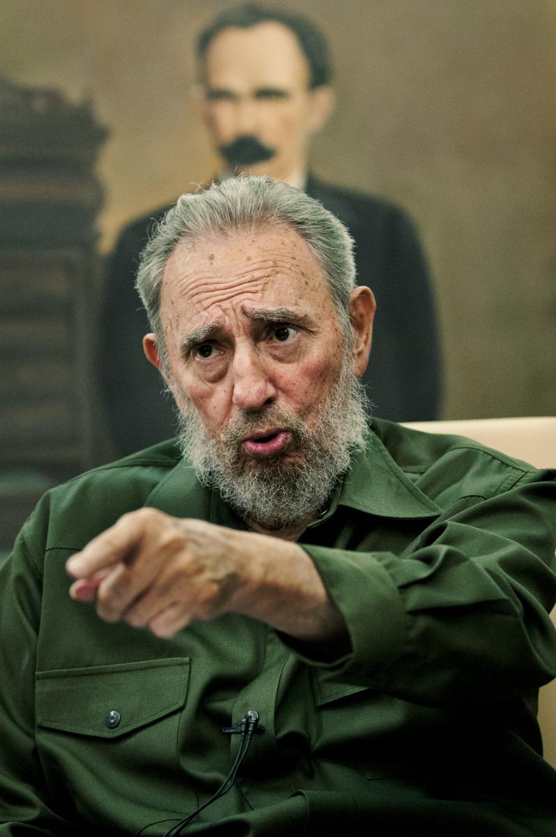 A la luz de Martí (2010): Castro vor dem Portrait des Nationalhelden José Martí