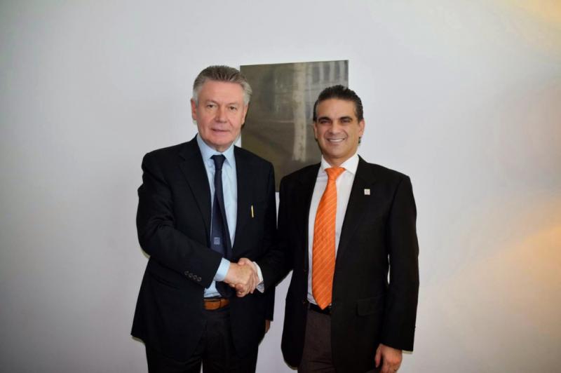 Der Handelminister Ecuadors, Francisco Rivadeneira (rechts), mit dem Europakommissar für Handel, Karel de Gucht