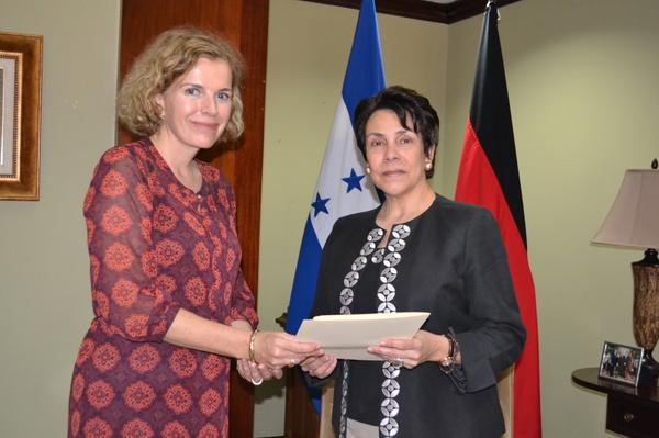 Botschafterin Kania und Außenministerin Agüero