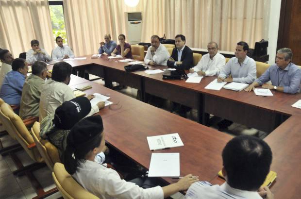 Kolumbianische Friedensdelegationen bei Verhandlungen in Havanna