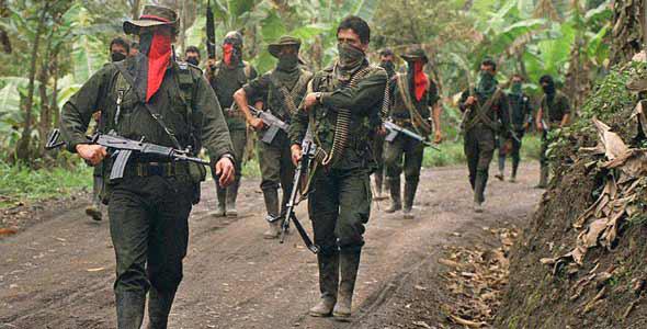 Gruppe der ELN auf Patrouille in Kolumbien