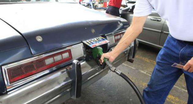Ein Liter 95-Oktan-Benzin kostet in Venezuela 0,097 Bolívares, was rund 2 Eurocent entspricht. 91-Oktan-Benzin kostet gar nur 0,070 Bolívares