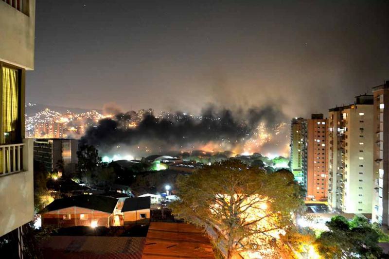 Brandanschlag am 25. März  in Caracas auf ein Lager für Haushaltsgeräte, die im Rahmen des staatlichen Wohnungsbauprogrammes an bedürftige Familien vergeben werden