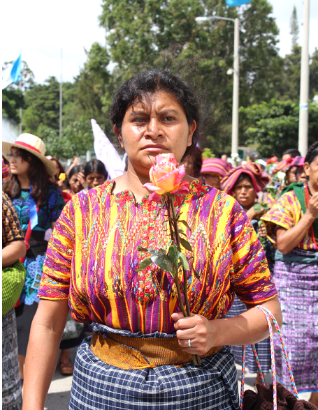 Demonstrantin aus San Juan de Sacatepéquez, wo der Blumenanbau  für die lokale Wirtschaft der Gemeinden zentral ist