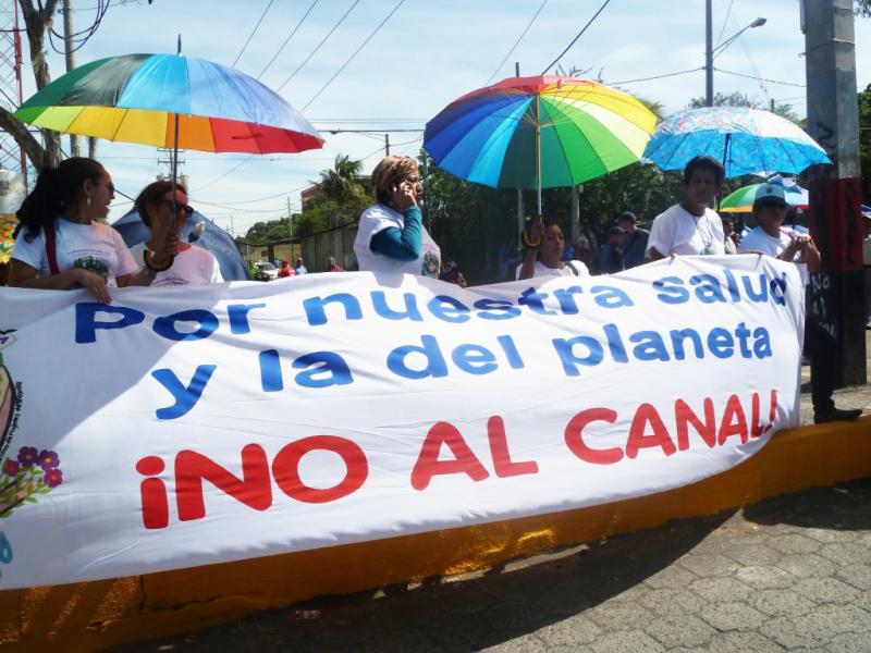 "Für unsere Gesundheit und für jene des Planeten –  Nein zum Kanal", stand auf einem Transparent