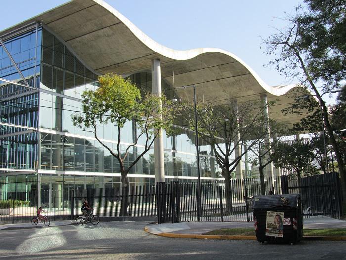 Der Eingang zum wohl modernsten Regierungssitz Lateinamerikas