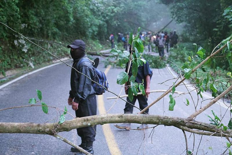 Als Antwort blockieren Aktivisten die Straße San Cristobal – Palenque