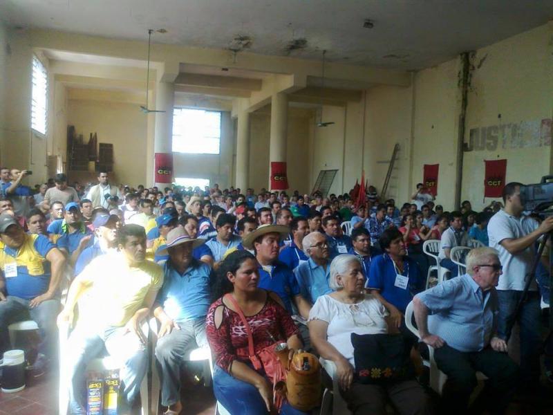 Versammlung von Mitgliedern verschiedener Gewerkschaften am 12. November in Asunción. Der Generalstreik soll am 18. Dezember beginnen
