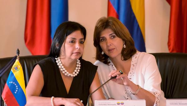 Um Dialog bemüht: Außenministerinnen Rodríguez (links im Bild) und Holguín
