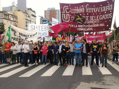 Frontansicht des Demonstrationszuges in Buenos Aires am Dienstag