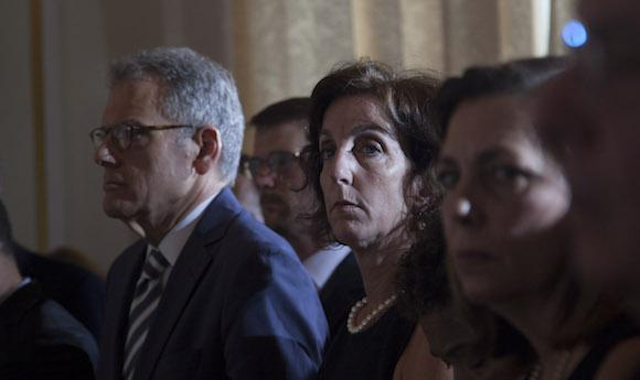 Auch unter den Gästen: Die Chefunterhändlerin der US-Delegation bei den Verhandlungen mit Kuba, Roberta Jacobson. Rechts neben ihr die kubanische Delegationsleiterin, Josefina Vidal Auch unter den Gästen: Die Chefunterhändlerin der US-Delegation bei den Verhandlungen mit Kuba, Roberta Jacobson. Rechts neben ihr die kubanische Delegationsleiterin, Josefina Vidal