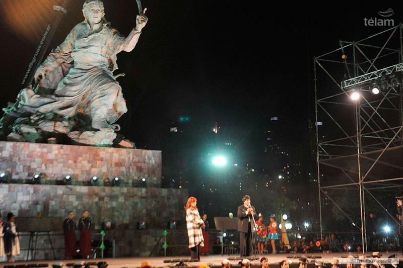 Die Statue wurde am 15. Juli eingeweiht