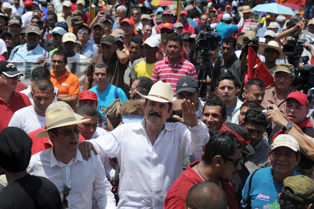 In Honduras nahm Ex-Präsident Manuel Zelaya in der Hauptstadt Tegucigalpa an der 1.-Mai-Demonstration teil. Der demokratisch gewählte Zelaya wurde im Jahr 2009 durch einen Putsch gestürzt