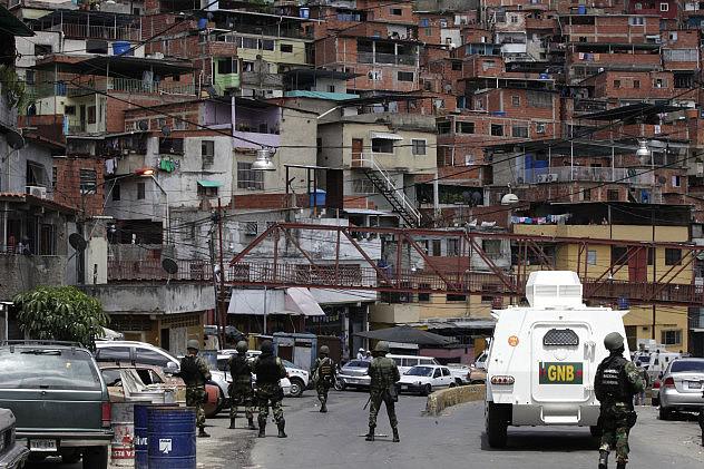 Polizeieinheiten beim Einsatz in El Paraíso, Caracas