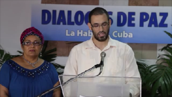 Die Farc-Angehörigen und Mitglieder der Friedensdelegation, Victoria Sandino und Arturo Carvajal, haben den Vorschlag der Farc in Havanna präsentiert