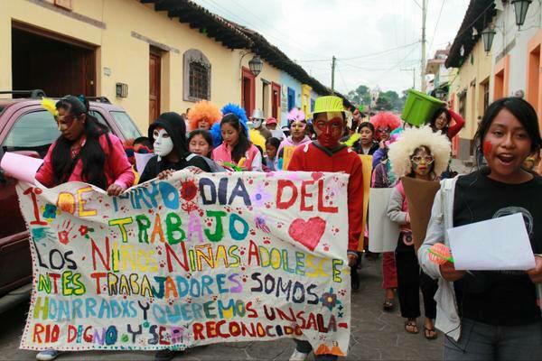 In San Cristóbal im mexikanischen Chiapas gingen Kinder für die Anerkennung ihrer Arbeit und ihrer Rechte auf die Straße