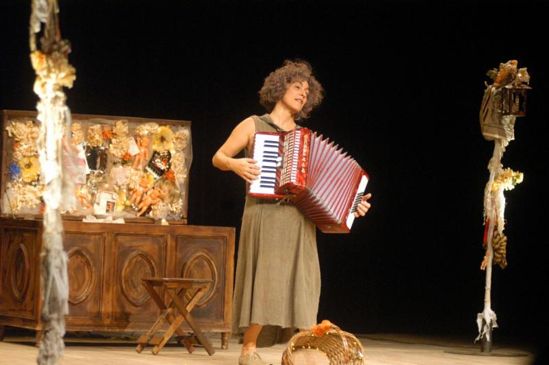 Die Theatergrupppe Andante aus Brasilien zeigte das Stück "Olympia" im Theater San Martín, ...