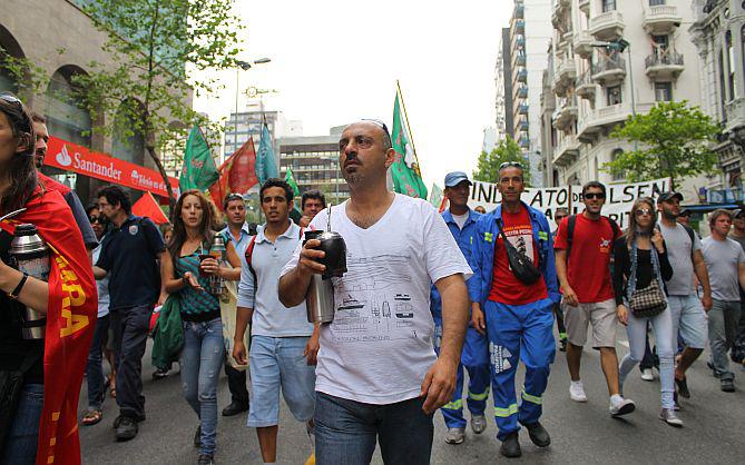 Aktivisten der Gewerkschaft PIT-CNT n Uruguays Hauptstadt Montevideo