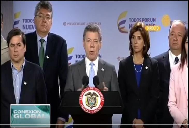 Kolumbiens Präsident Santos tritt mit seiner Außenministerin und weiteren Kabinettsmitgliedern wegen Grenzschließung durch Venezuela vor die Öffentlichkeit