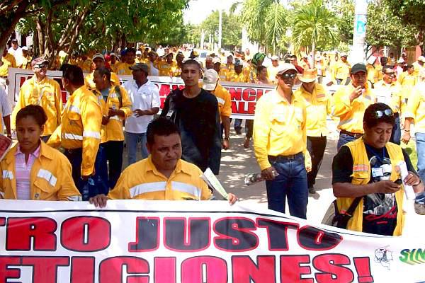 Streik bei Glencore in Kolumbien 2012 für gerechten Lohn sowie würdige und sichere Arbeitsbedingungen