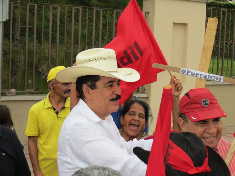 Unter den Teilnehmern: Ex-Präsident Manuel Zelaya, der vor sechs Jahren aus dem Amt geputscht wurde und heute Abgeordneter der Partei Libre ist