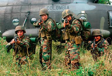 Kolumbianische Militärs bekämpfen mit US-Unterstützug den Drogenhandel