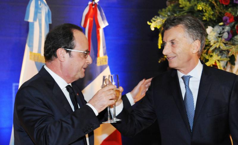 Der französische  Staatschef François Hollande und der Präsident Argentiniens, Mauricio Macri