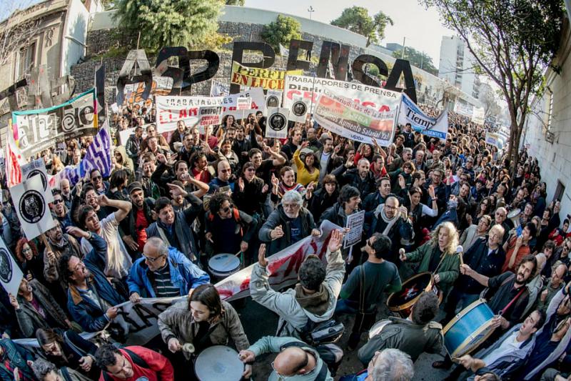 Protestmarsch der Medienangestellten in Buenos Aires, Argentinien, am “Día del Periodista”