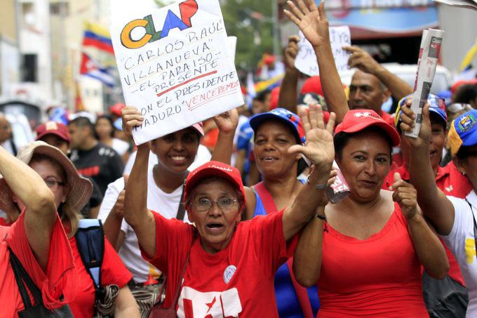 Aktivistinnen des Lokalen Produktions- und Versorgungskomitees (Clap) der Gemeinde El Paraiso in Caracas bei einer Demonstration zur Unterstützung von Präsident Maduro am 25. Oktober